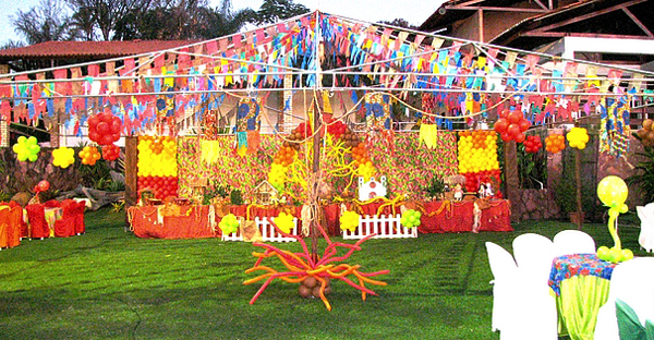 decoração de entrada escola festa junina