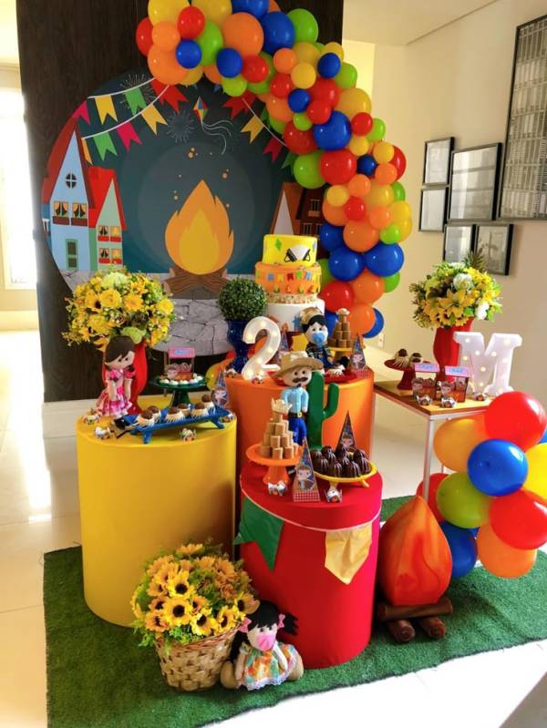 como fazer decoração de fogueira festa junina escolar