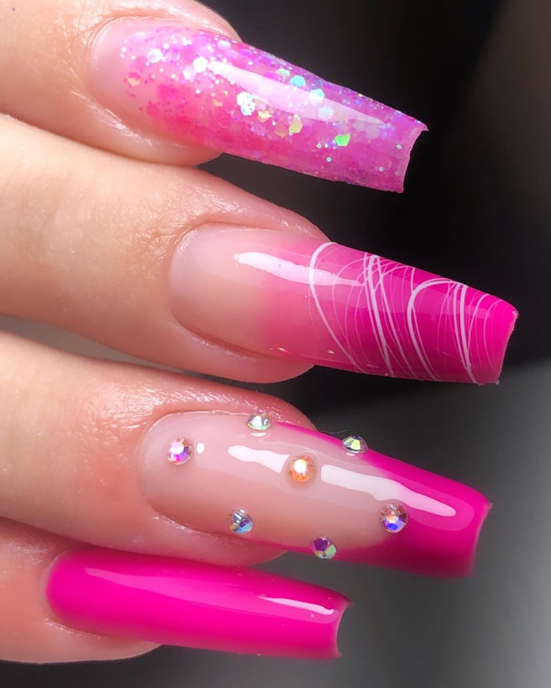 unhas rosa francesinha