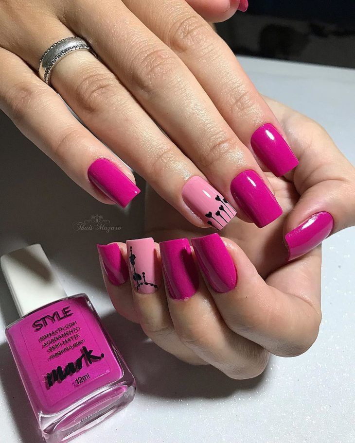 unhas rosa com pedraria