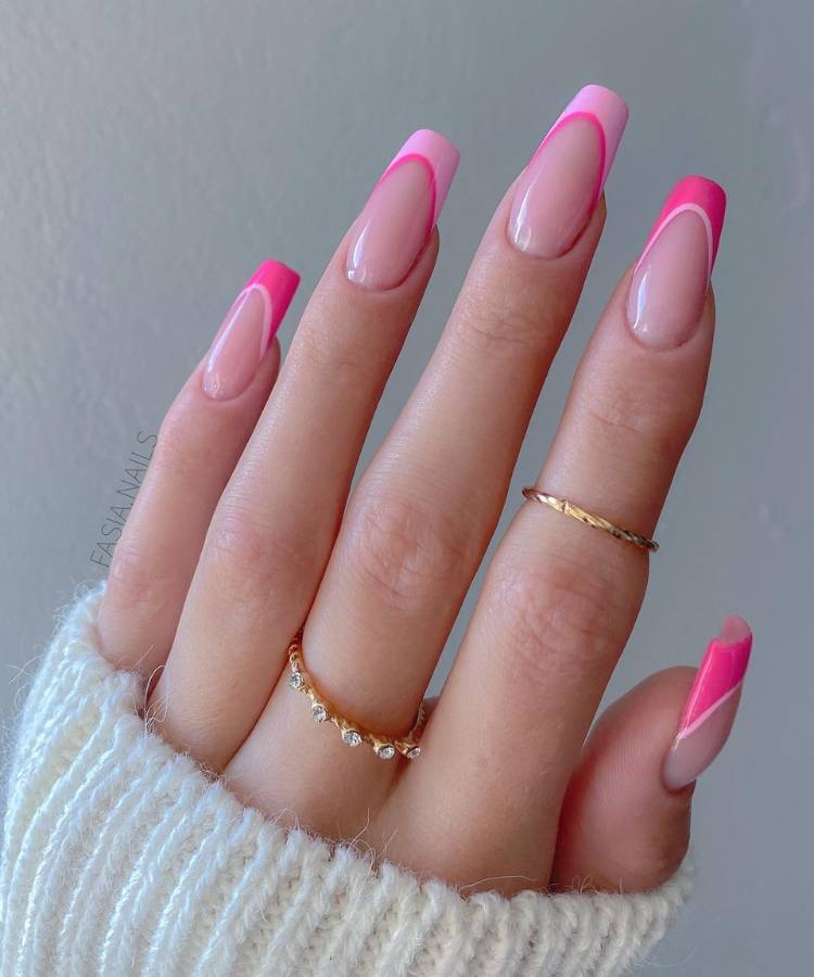unhas rosa e dourado