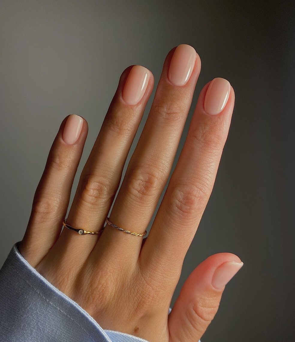 unhas de gel delicadas