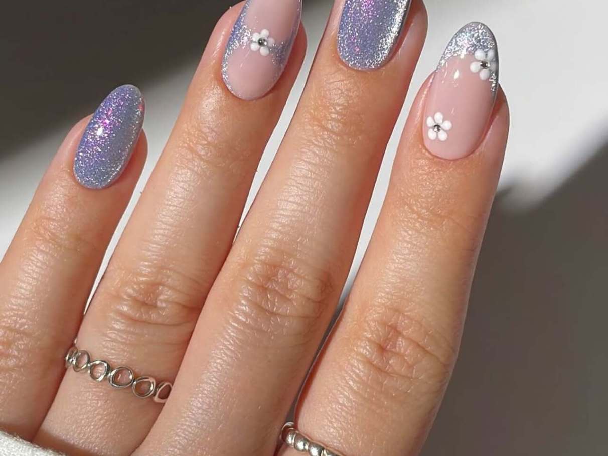 como combinar roxo e branco nas unhas
