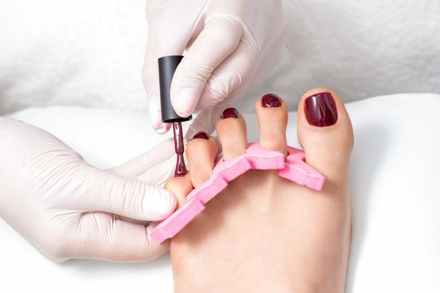 como deixar a esmaltação dos pés lisinha