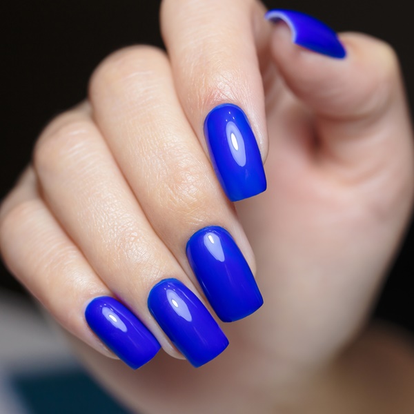 esmalte azul escuro