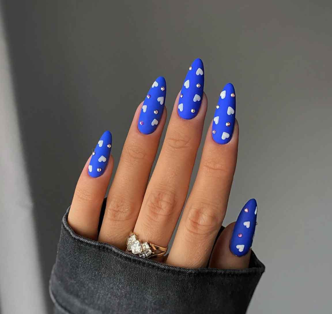 unhas azul royal 2026