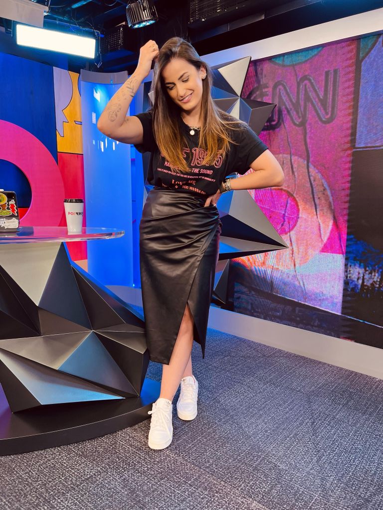 esporte fino feminino com tênis