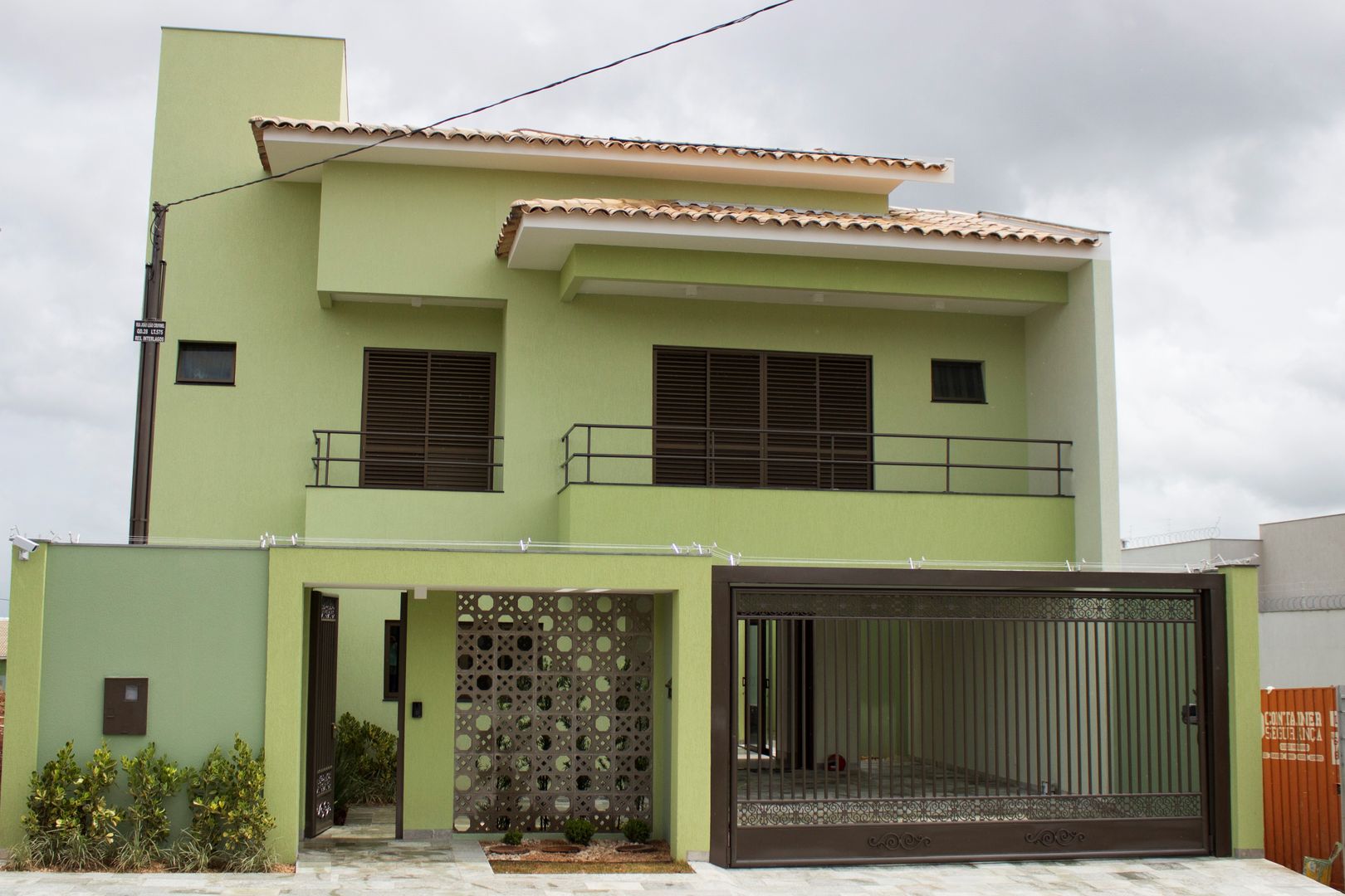 fachada casa verde oliva