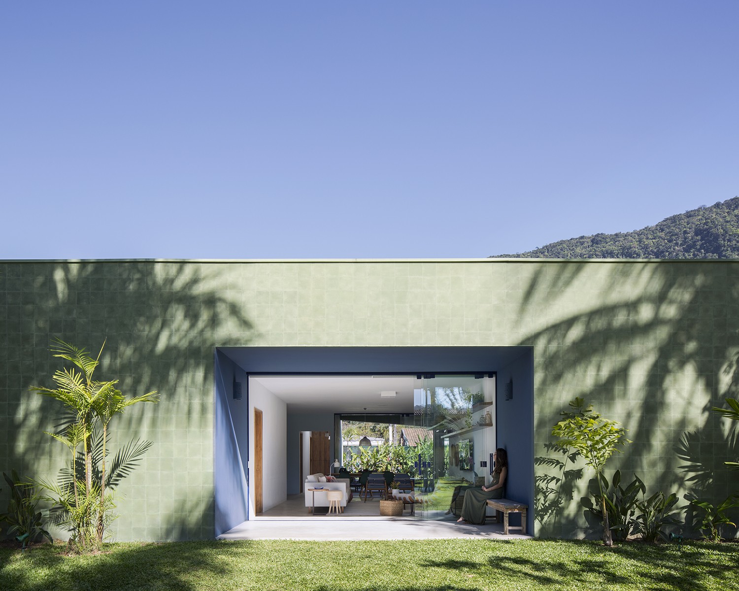 fachada casa verde sálvia