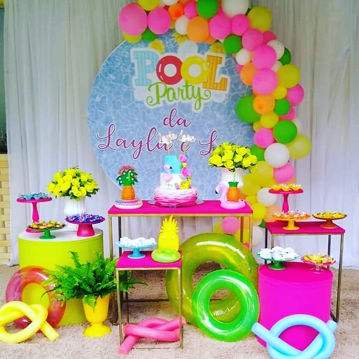 ideias de decoração para festa na piscina barata