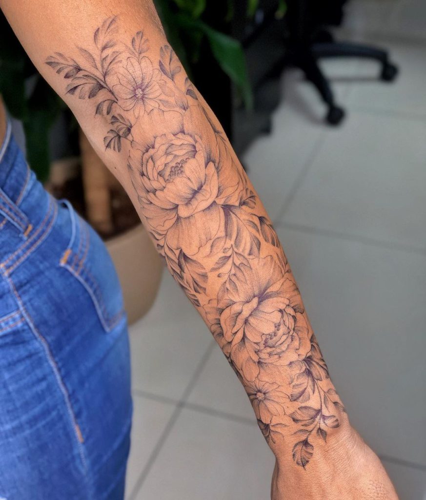 tatuagem floral braço