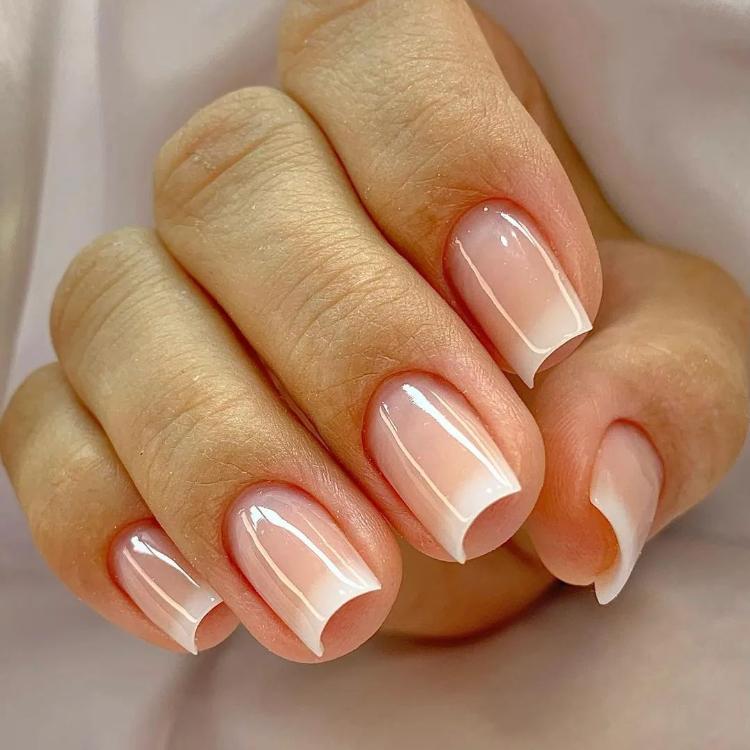 unhas em gel nude
