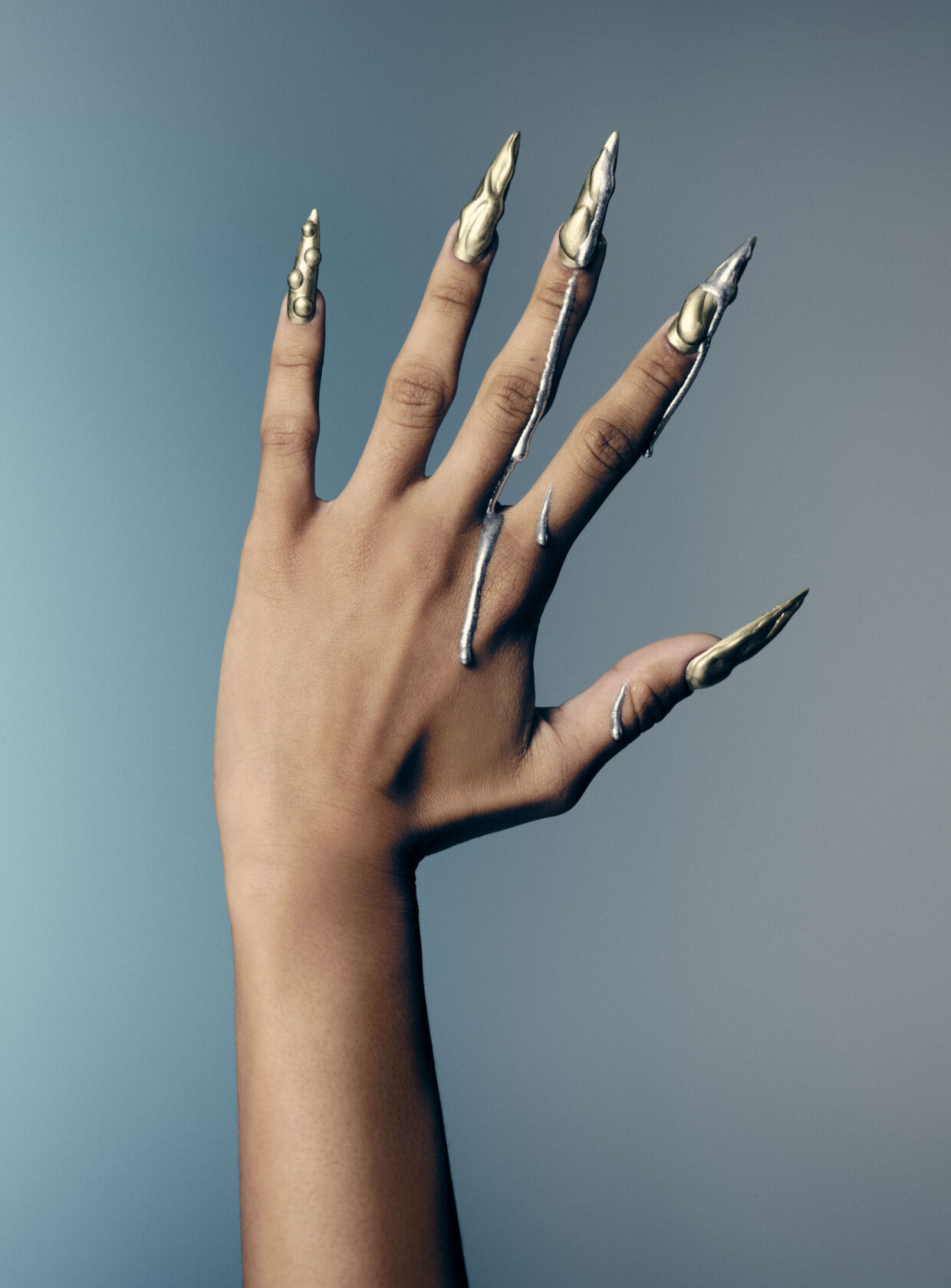 aplicação de unhas postiças