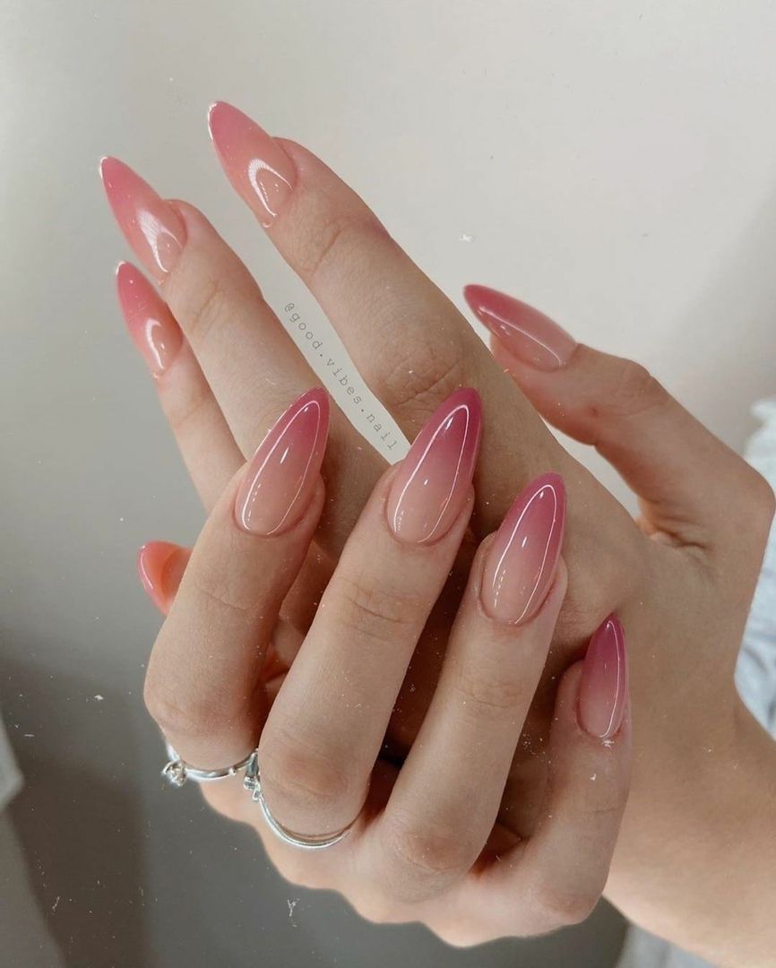 unha amendoada com pedraria