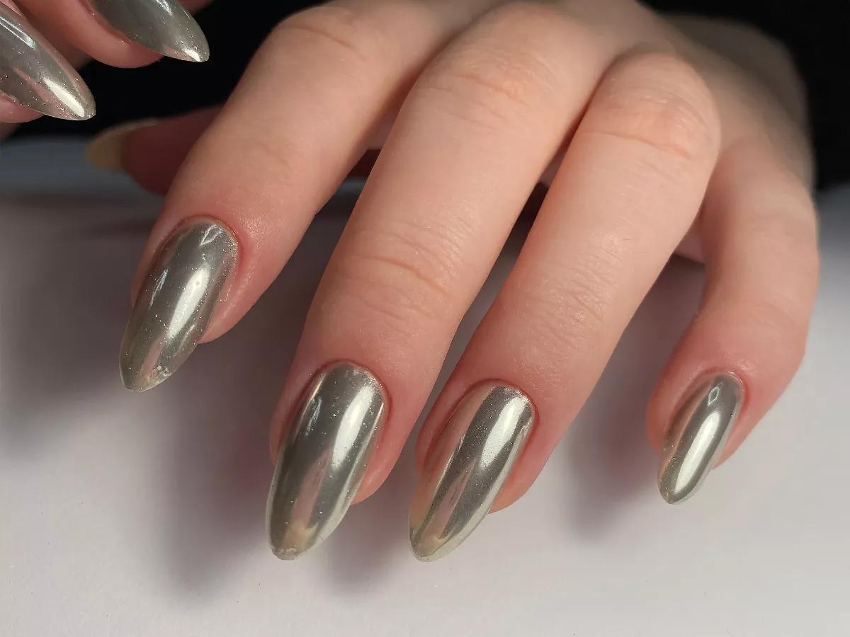 unhas formatura com pedrarias