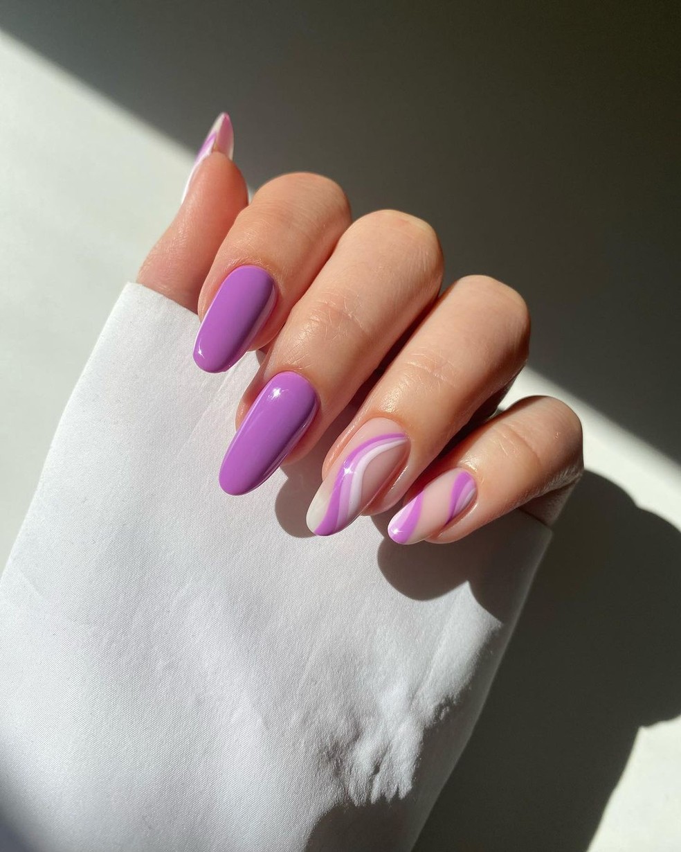 unhas decoradas discretas para trabalho