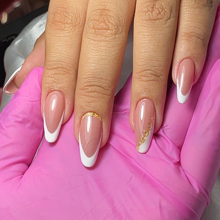 unha postiça realista com diamantes