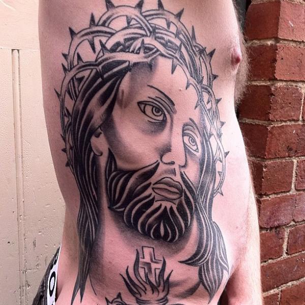 tatuagem de Jesus com coroa de espinhos