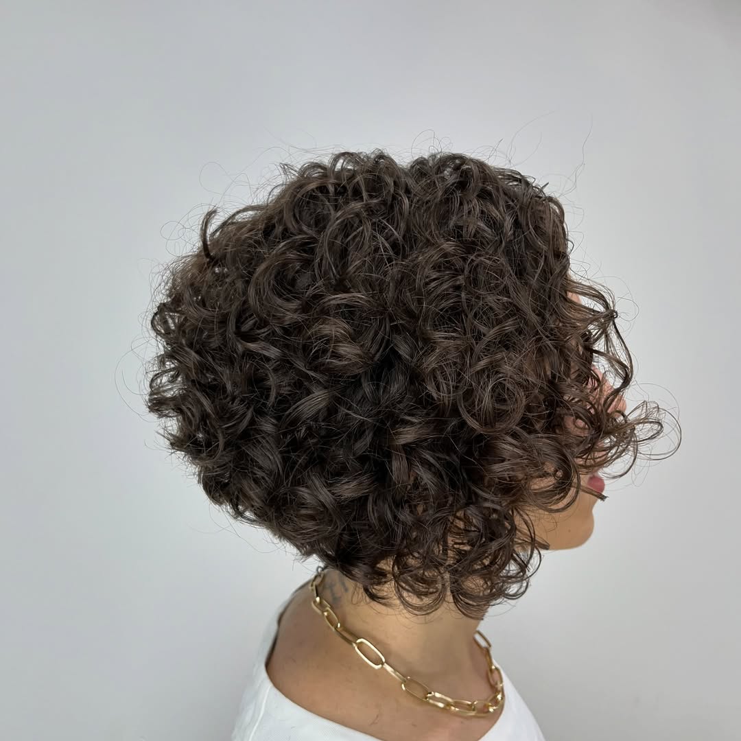 corte de cabelo cacheado médio
