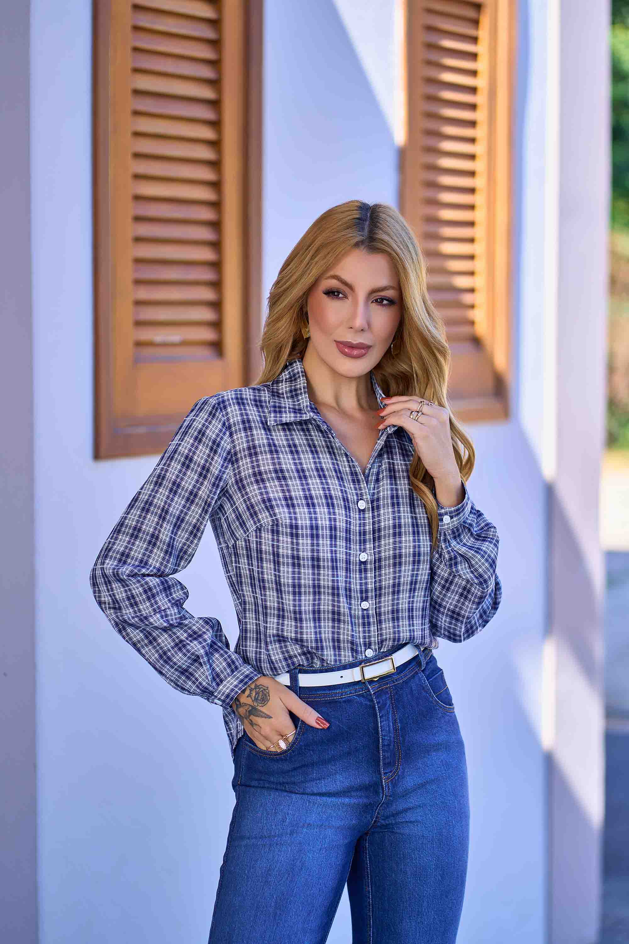 como usar camisa xadrez feminina
