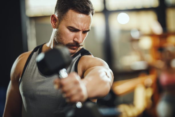 melhores exercícios para ombros largos