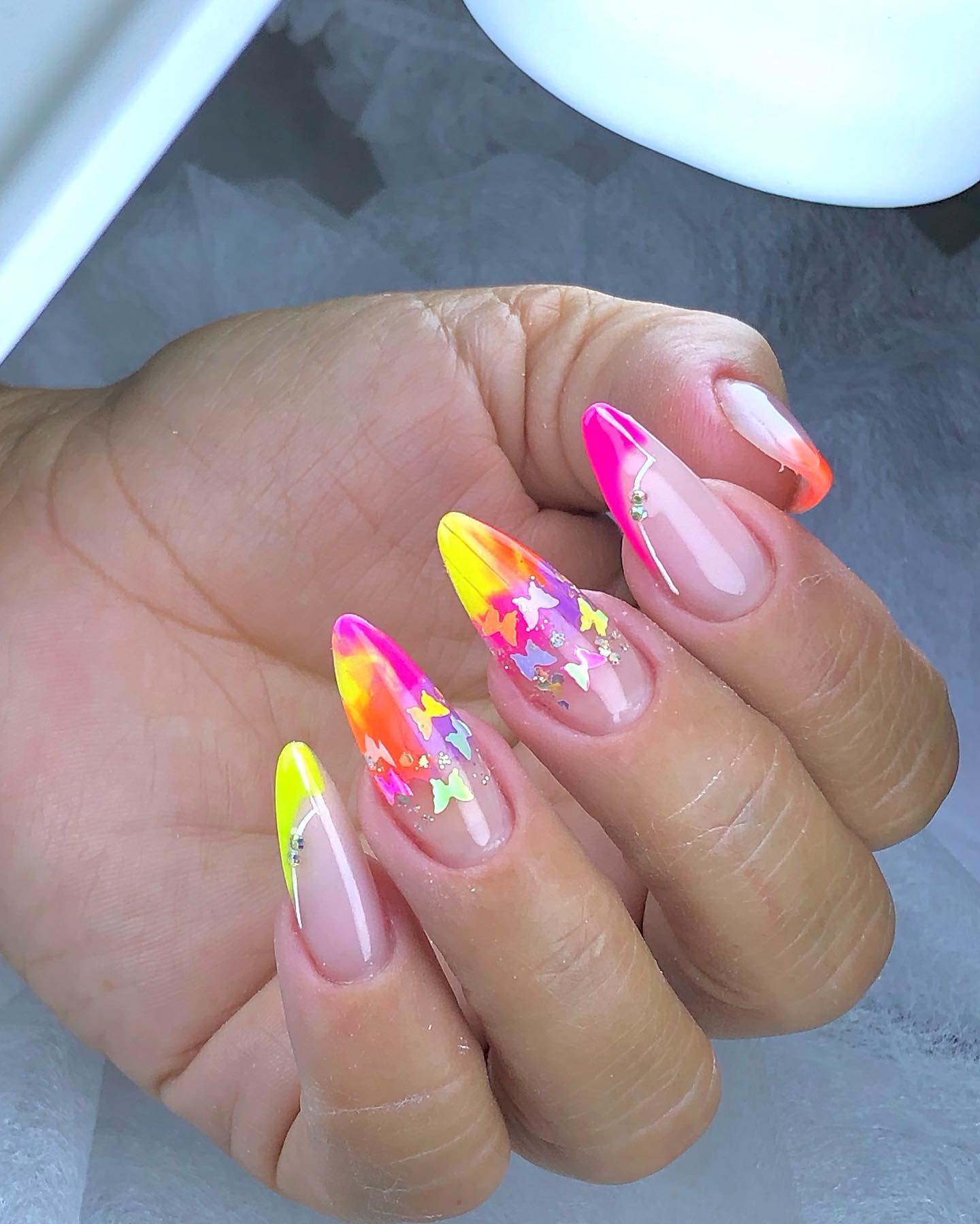 unhas neon carnaval