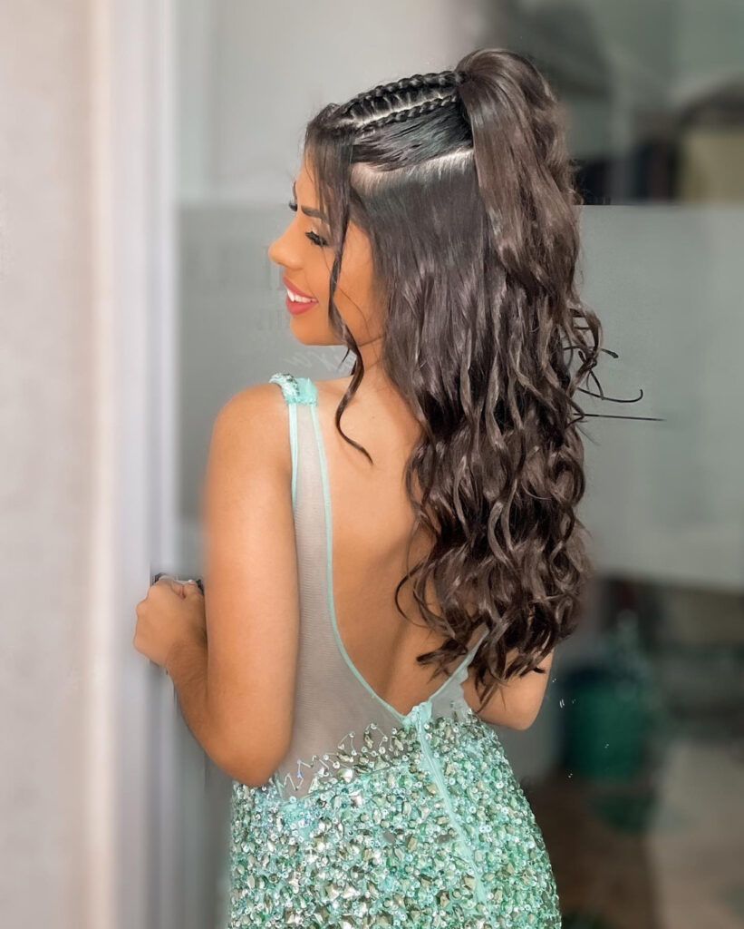 penteados para cabelo ondulado médio festa