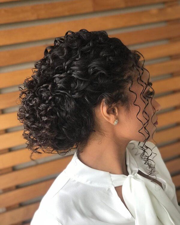 trança em cabelo cacheado para madrinha