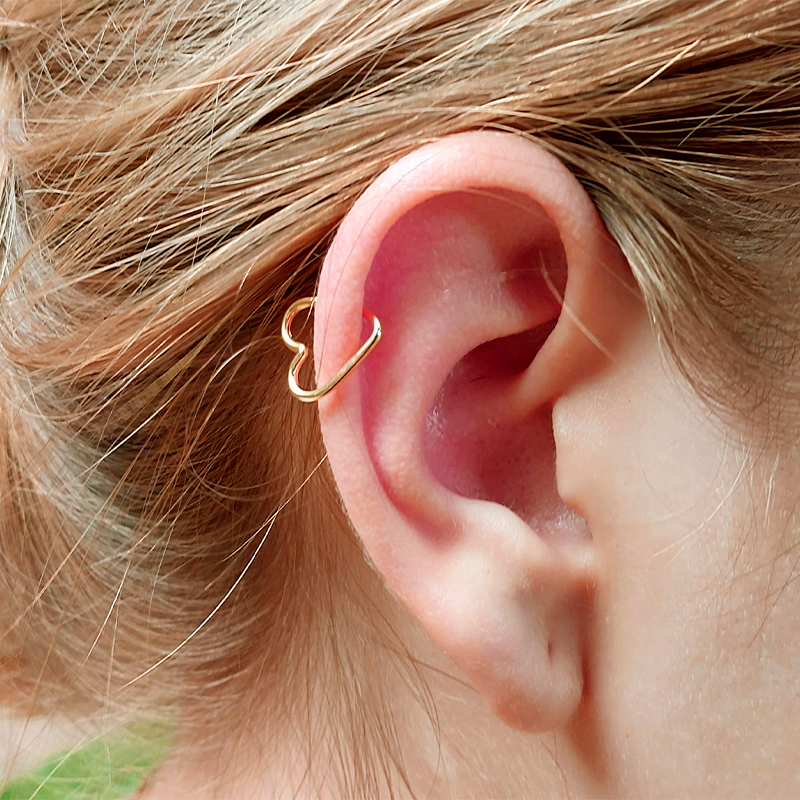 piercing delicado orelha