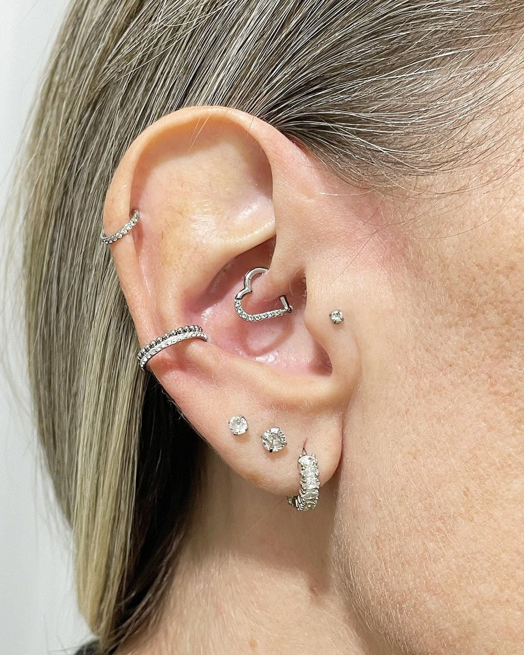 piercing titânio orelha