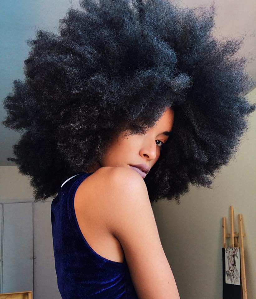 cabelo preto azulado
