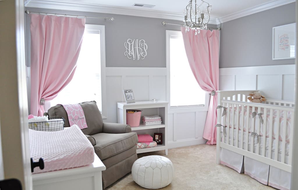 quarto rosa e cinza aconchegante