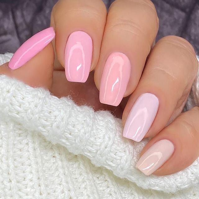 unhas rosa bebê
