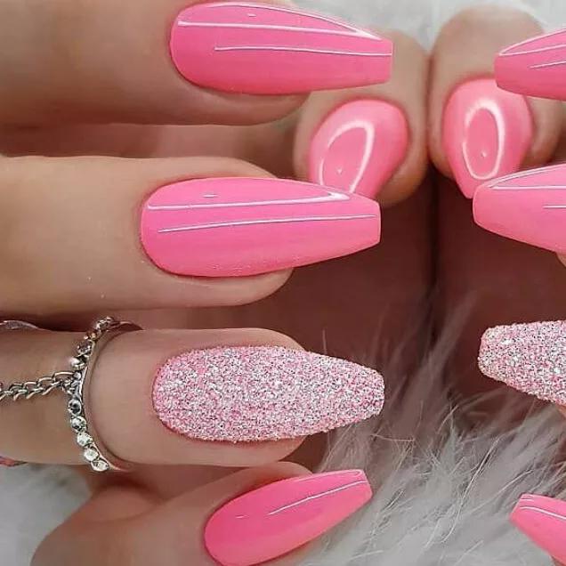 unhas rosa claro para trabalho