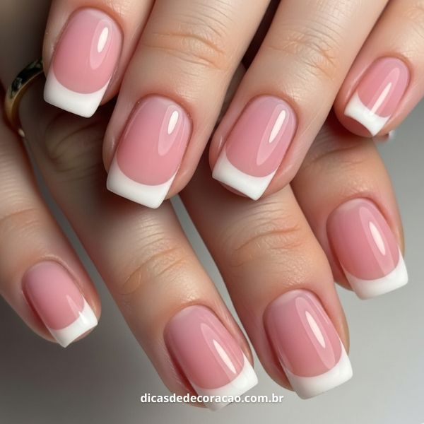 unhas rosa claro fosco
