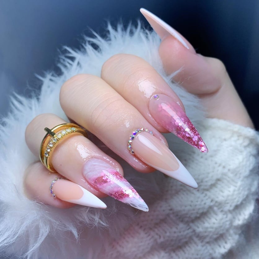 unhas elegantes rosa claro