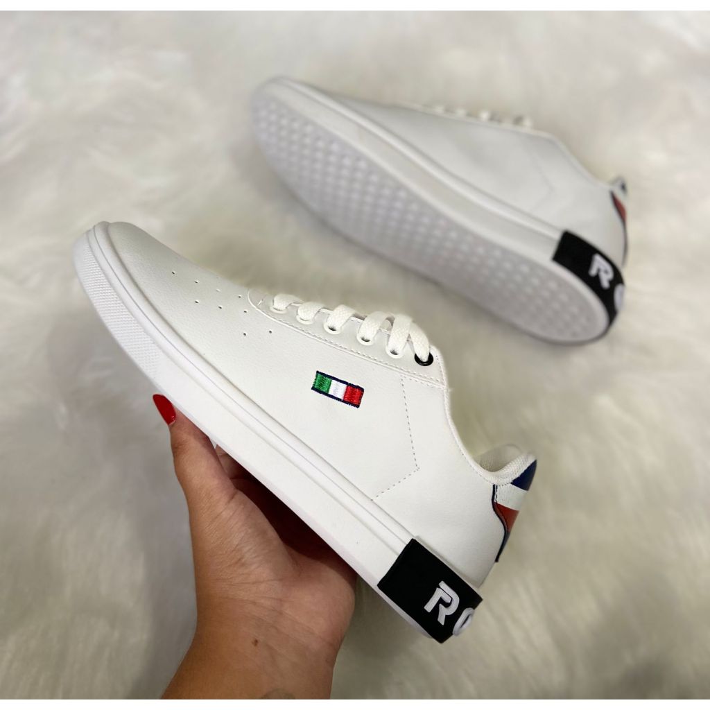 saia com tênis branco