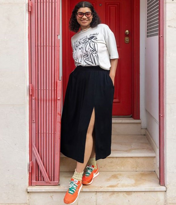 look saia midi rodada com tênis