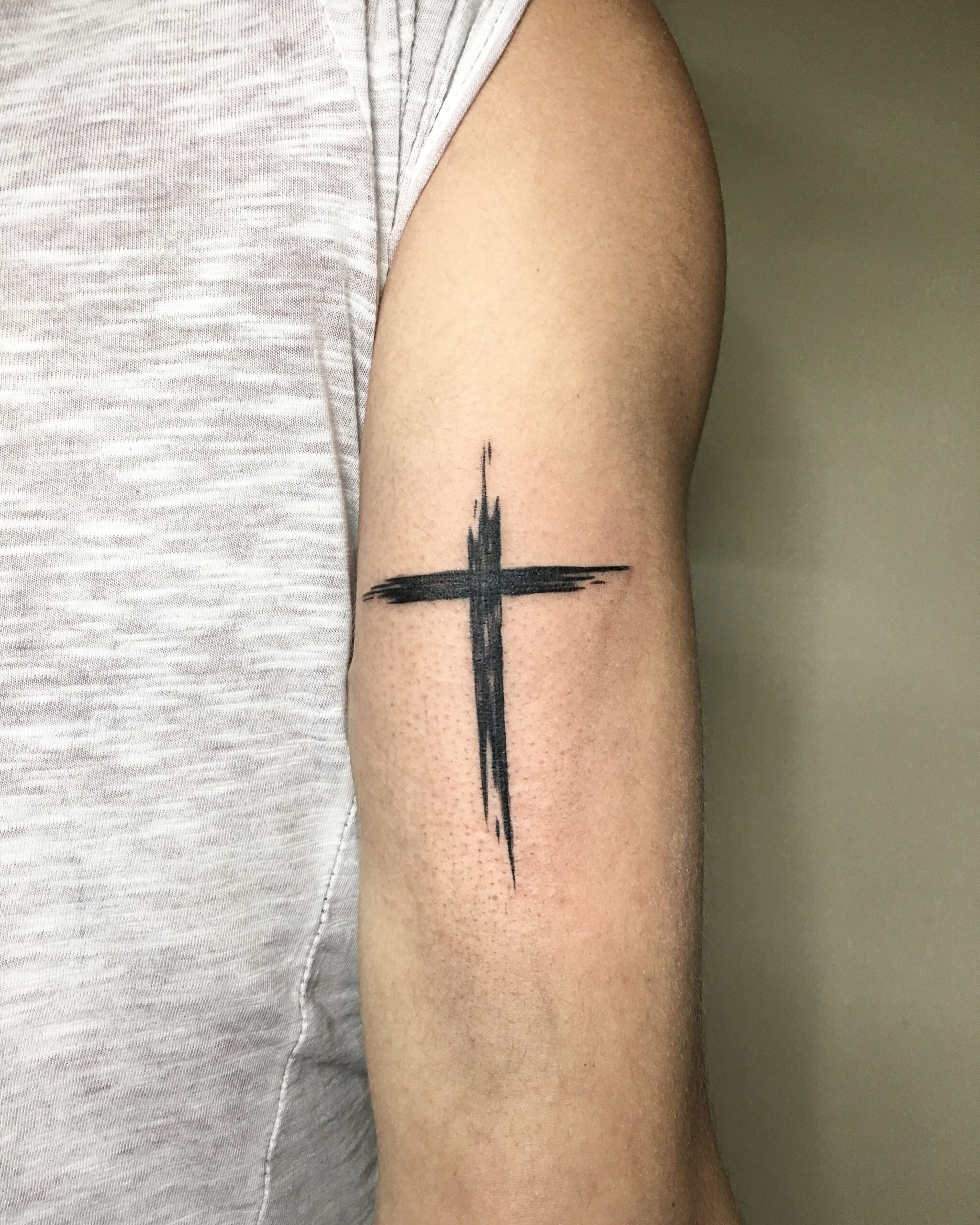 tatuagem de cruz religiosa