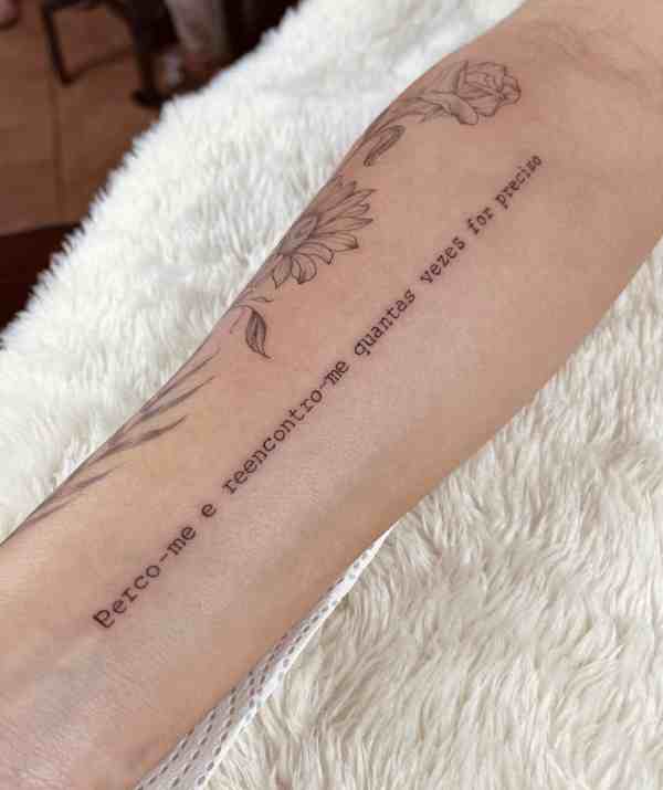 tatuagem ombro feminina discreta