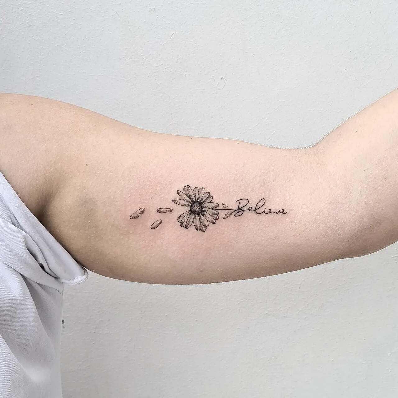 fechamento de braço feminino minimalista