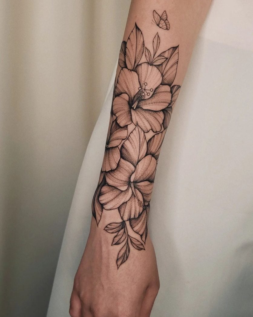 tatuagem geométrica braço feminina