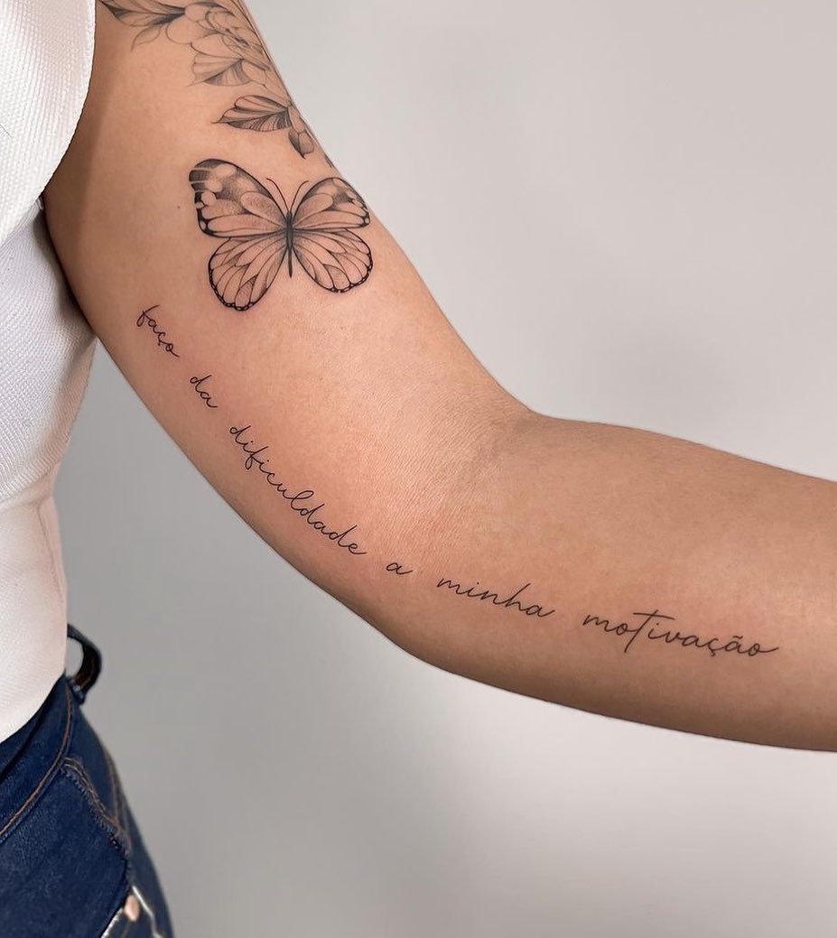 tatuagem geométrica braço feminina