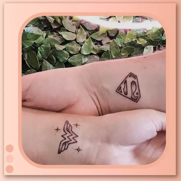 tatuagem de casal minimalista