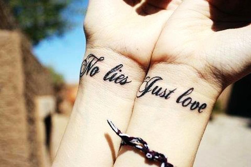 tatuagem de casal discreta moderna