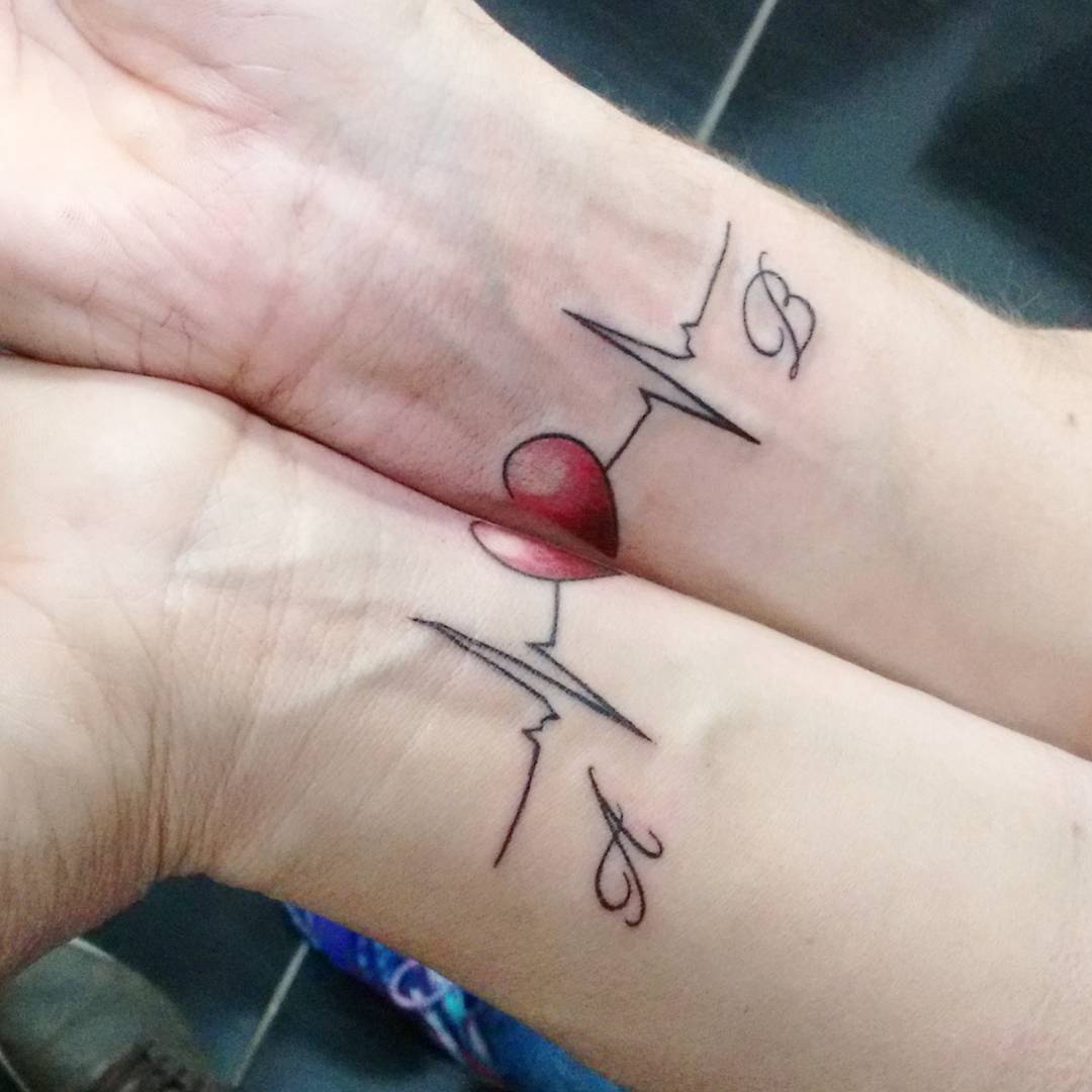 tatuagem de casal abstrata