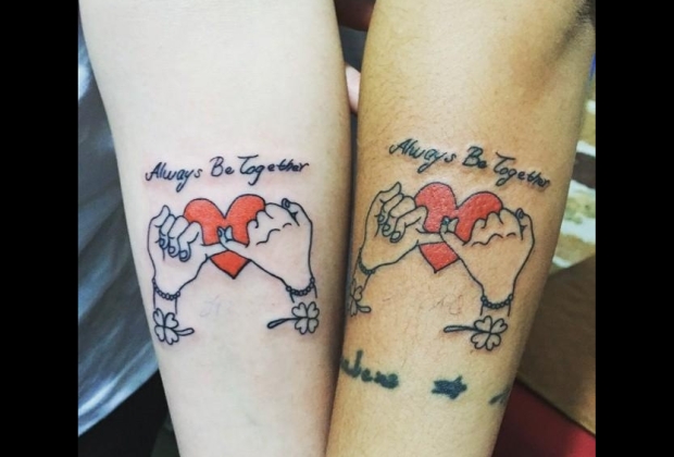 tatuagem de casal pequena e moderna