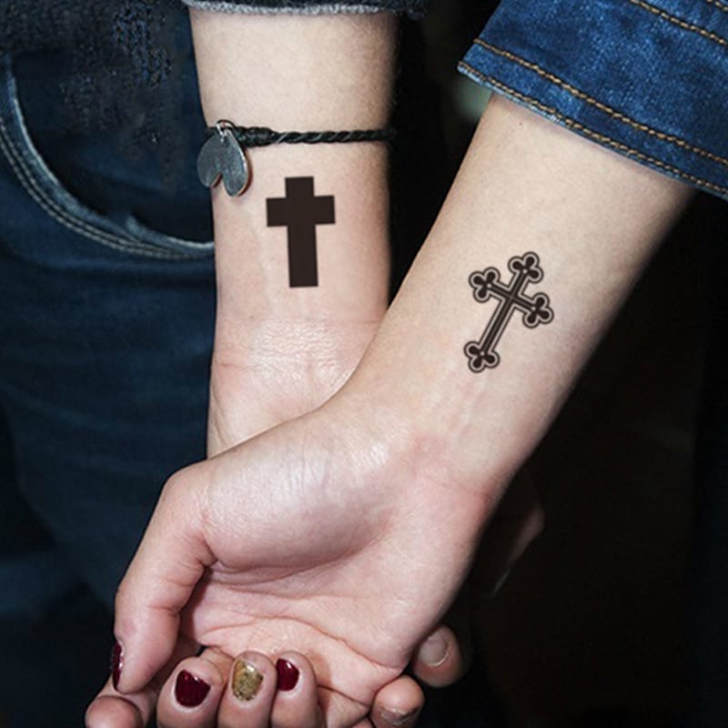 tatuagem de cruz religiosa braço