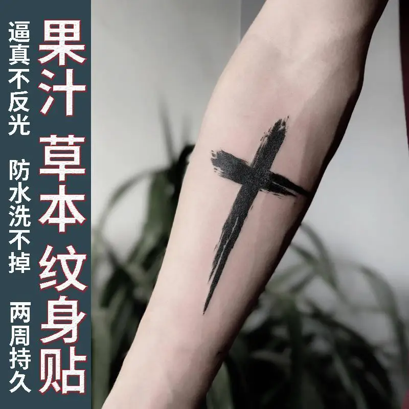 tatuagem de crucifixo no braço