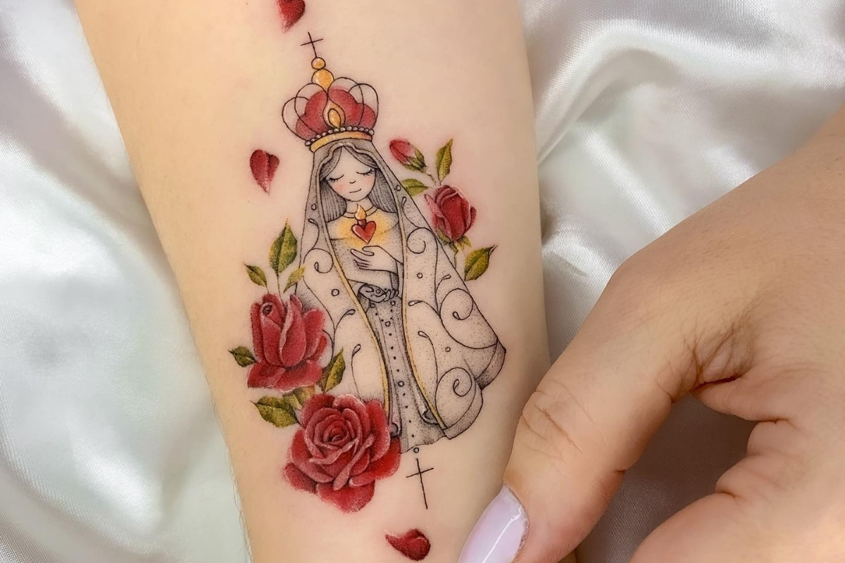 tatuagem de cruz feminina braço